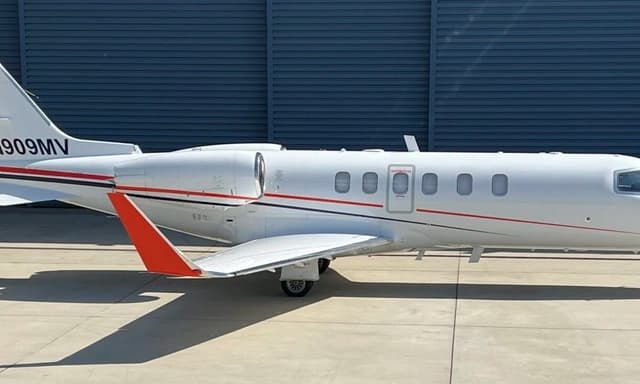 Learjet 40XR N909MV