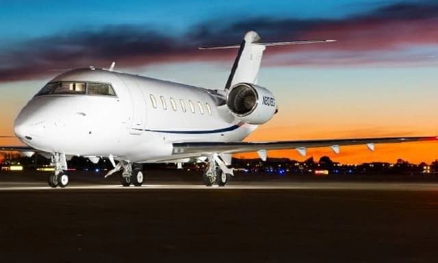 Challenger 605 N322AP