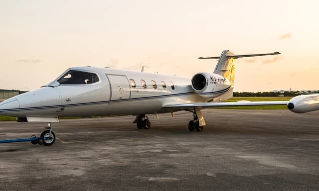 Learjet 35A N277MK