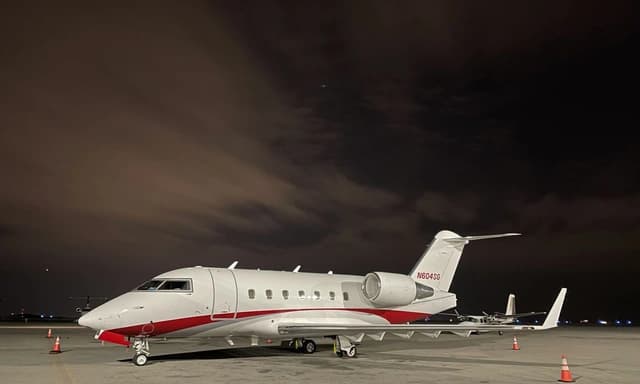 Challenger 604 N604SG