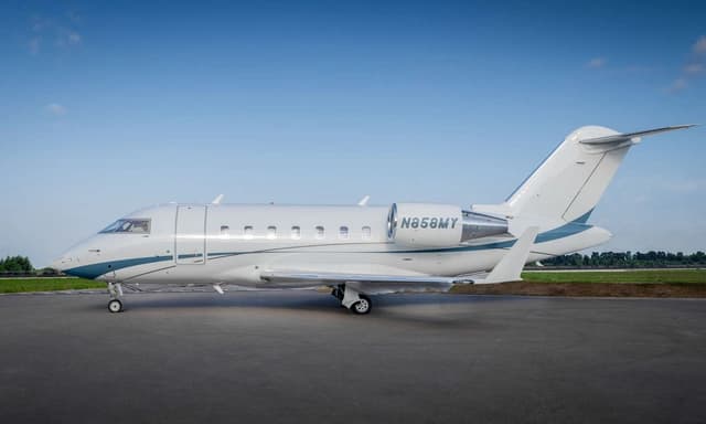 Challenger 650 N858MY