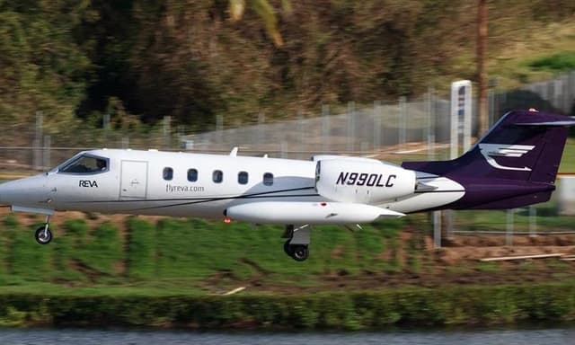 Learjet 35A N990LC