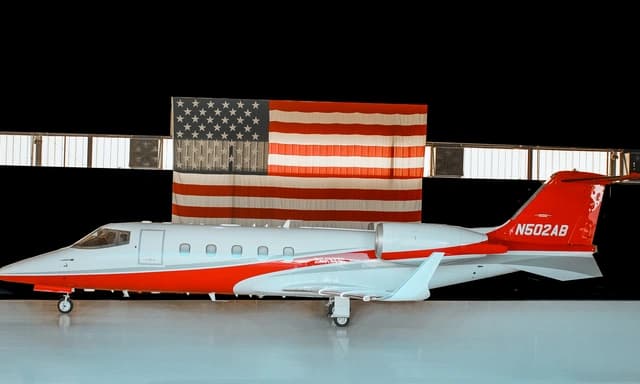 Learjet 60 N502AB