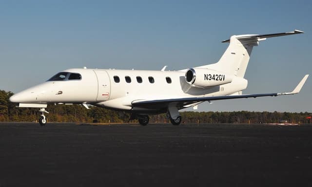 Embraer Phenom 300E N342GV