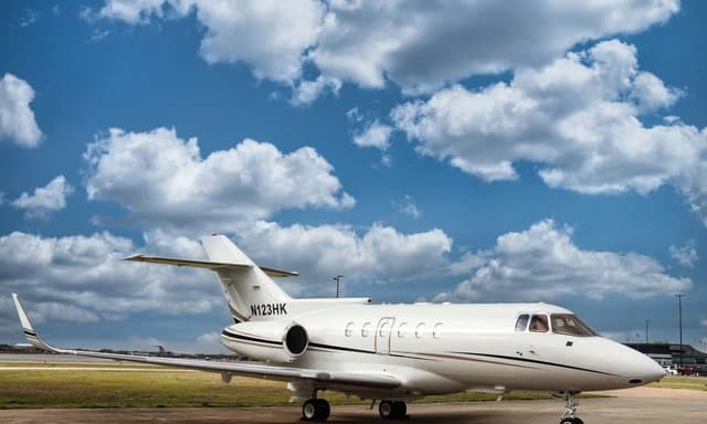 Hawker 800 N123HK