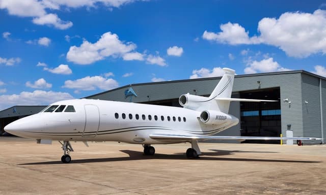 Falcon 900 N100UP