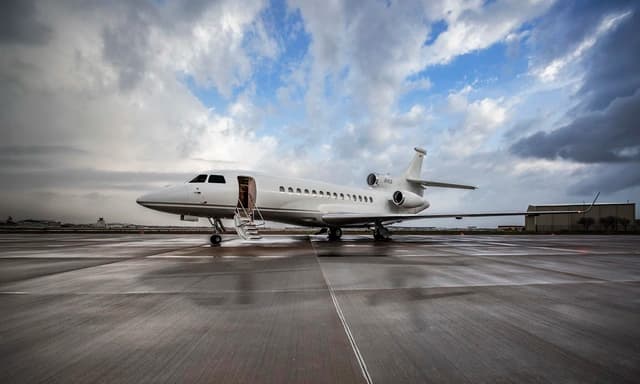 Falcon 7X N4CE