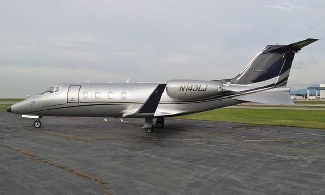 Learjet 55C N143LJ