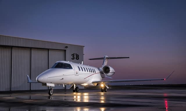 Learjet 75 N25QT
