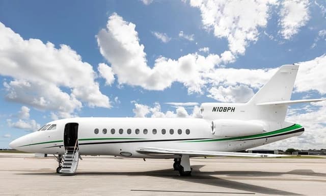 Falcon 900 N108PH