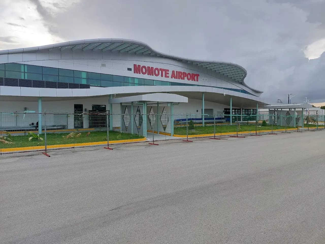 Momote Airport