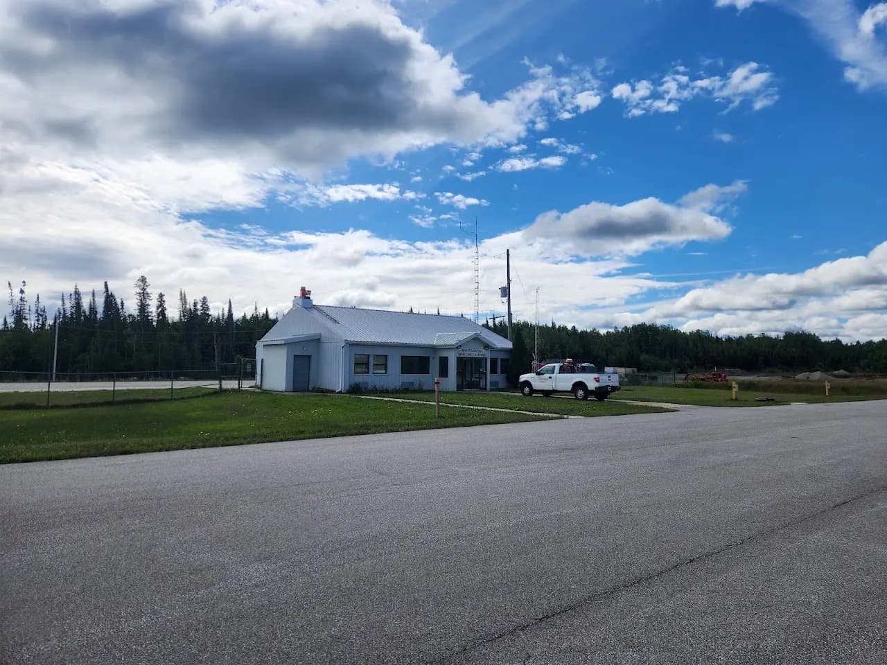 Manitouwadge Airport