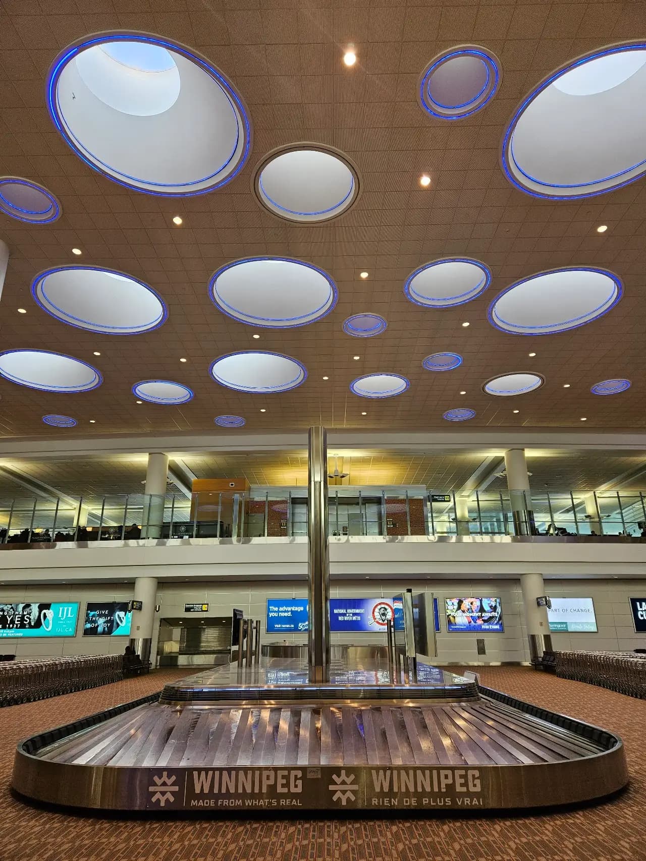 Winnipeg / James Armstrong Richardson International Airport