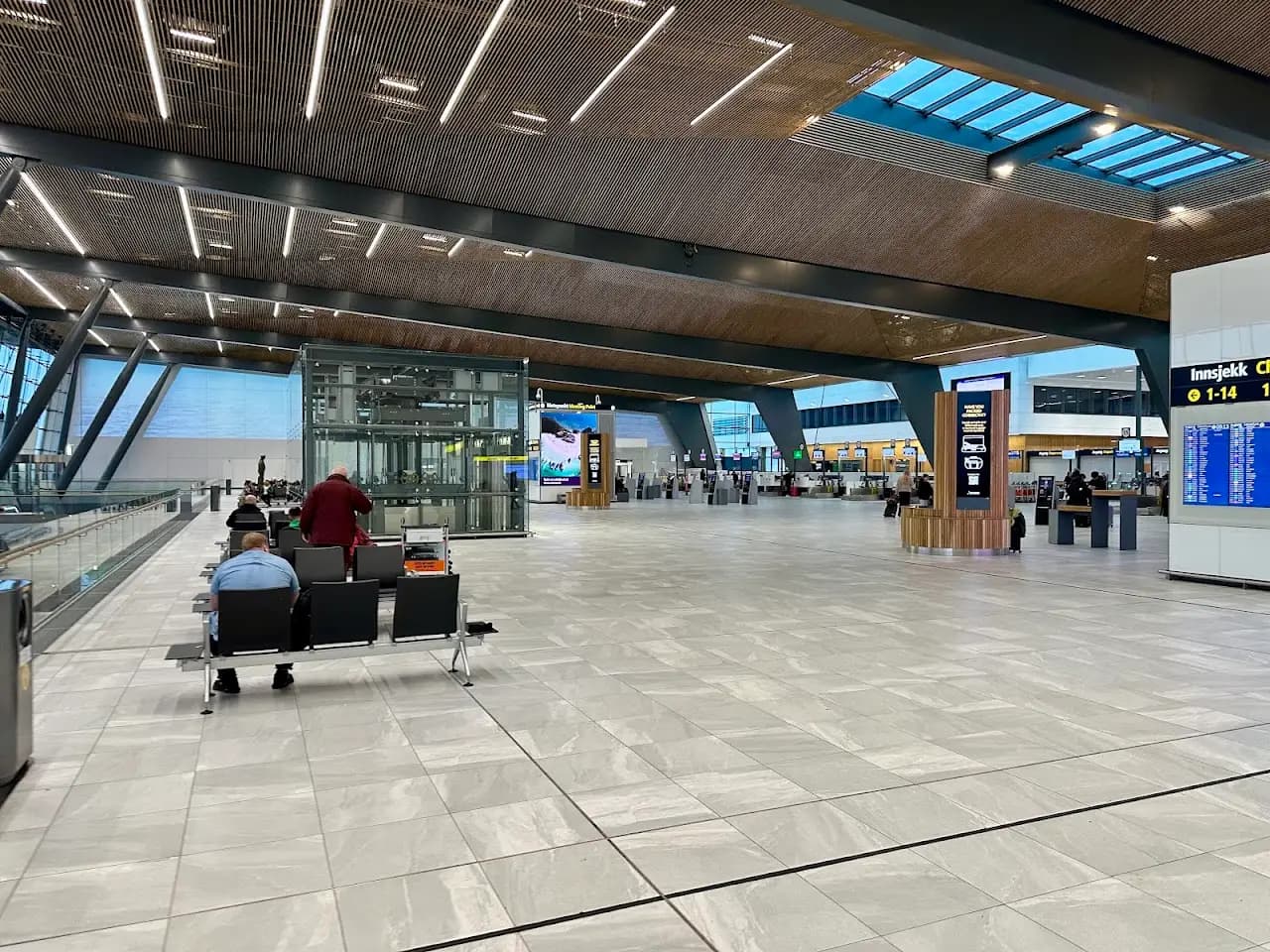 Bergen Airport, Flesland