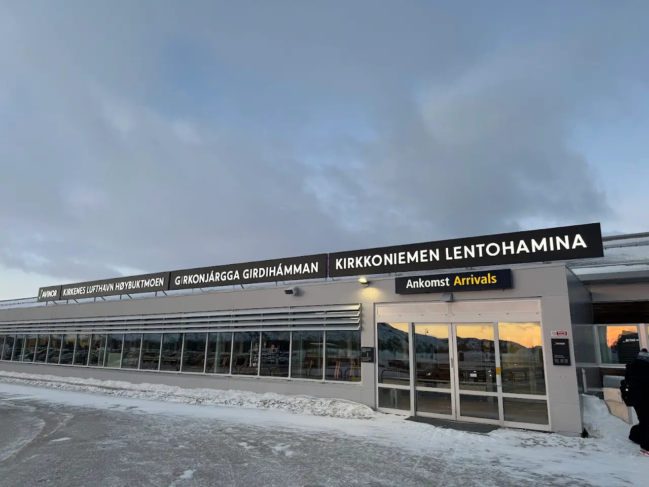 Kirkenes Airport, Høybuktmoen