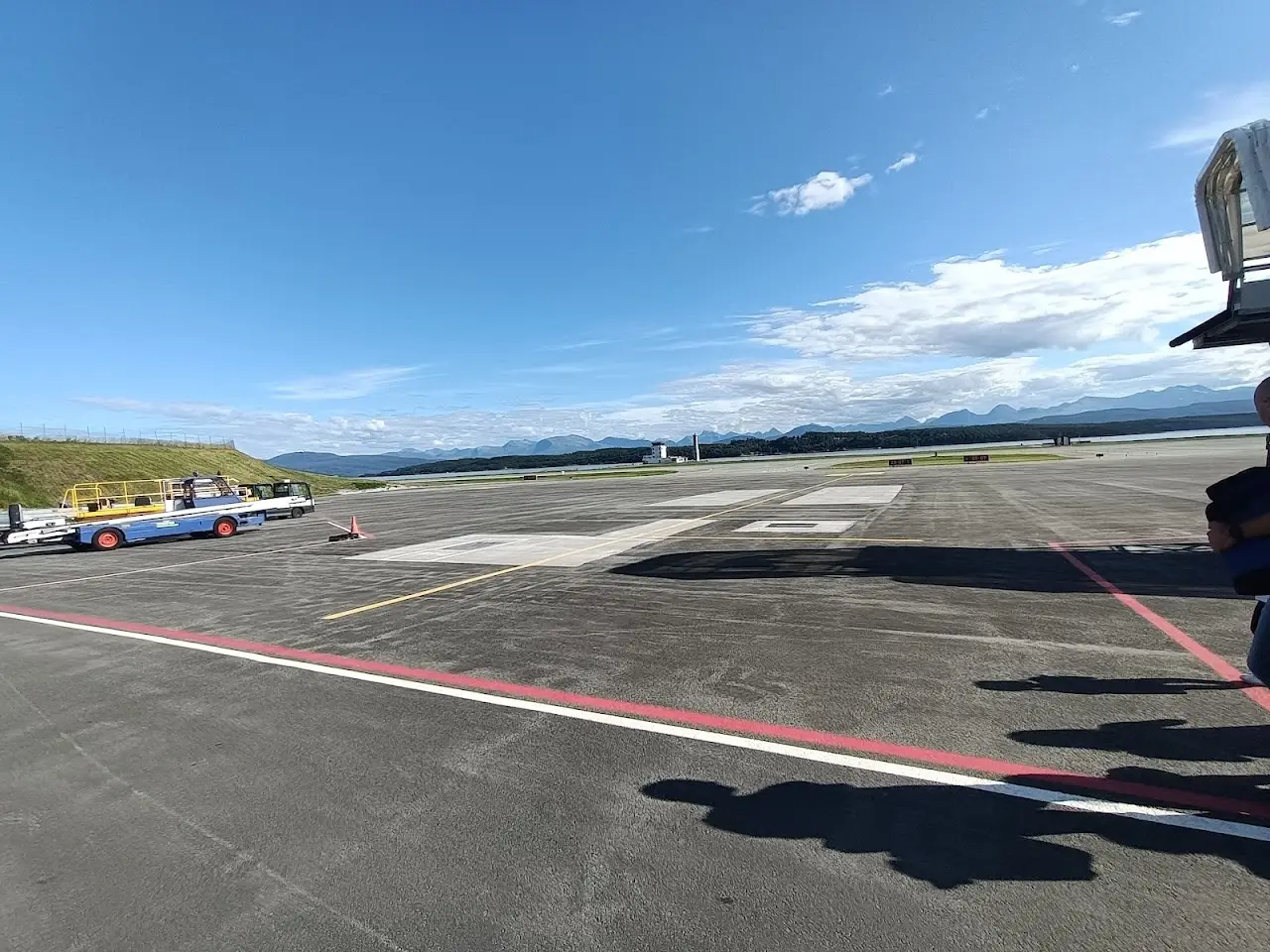 Molde Airport, Årø
