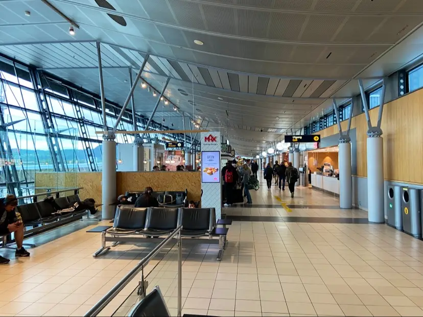 Trondheim Airport, Værnes