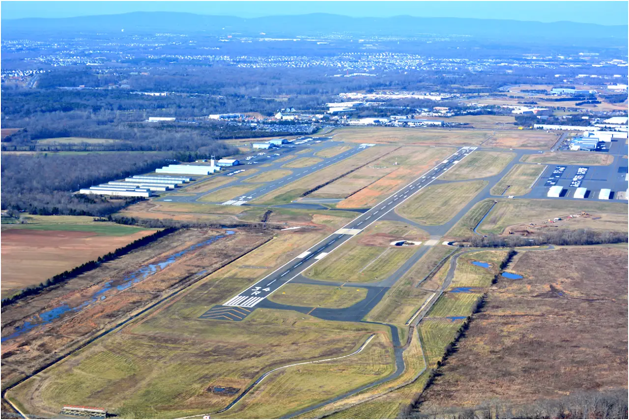 Manassas Regional Airport/Harry P. Davis Field