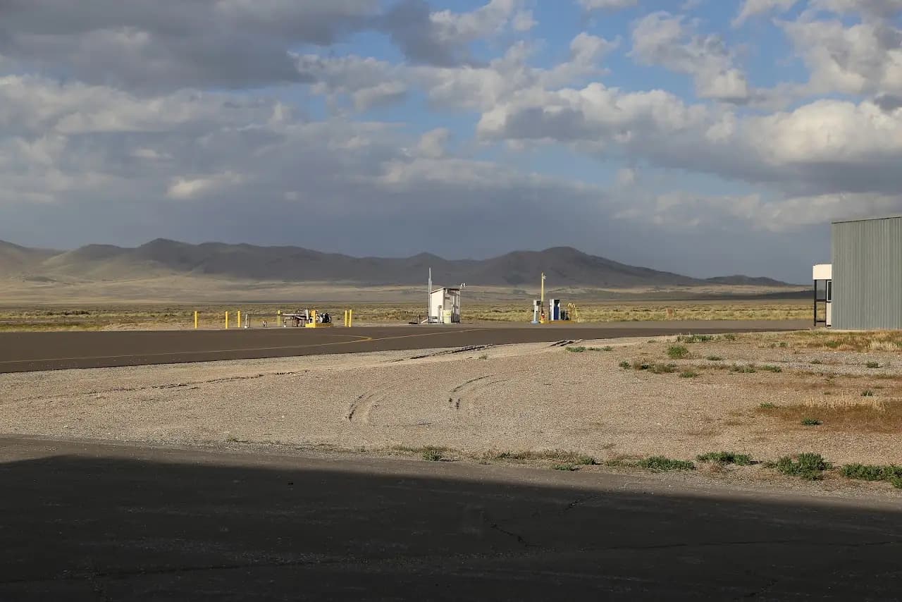 Wells Municipal Airport/Harriet Field