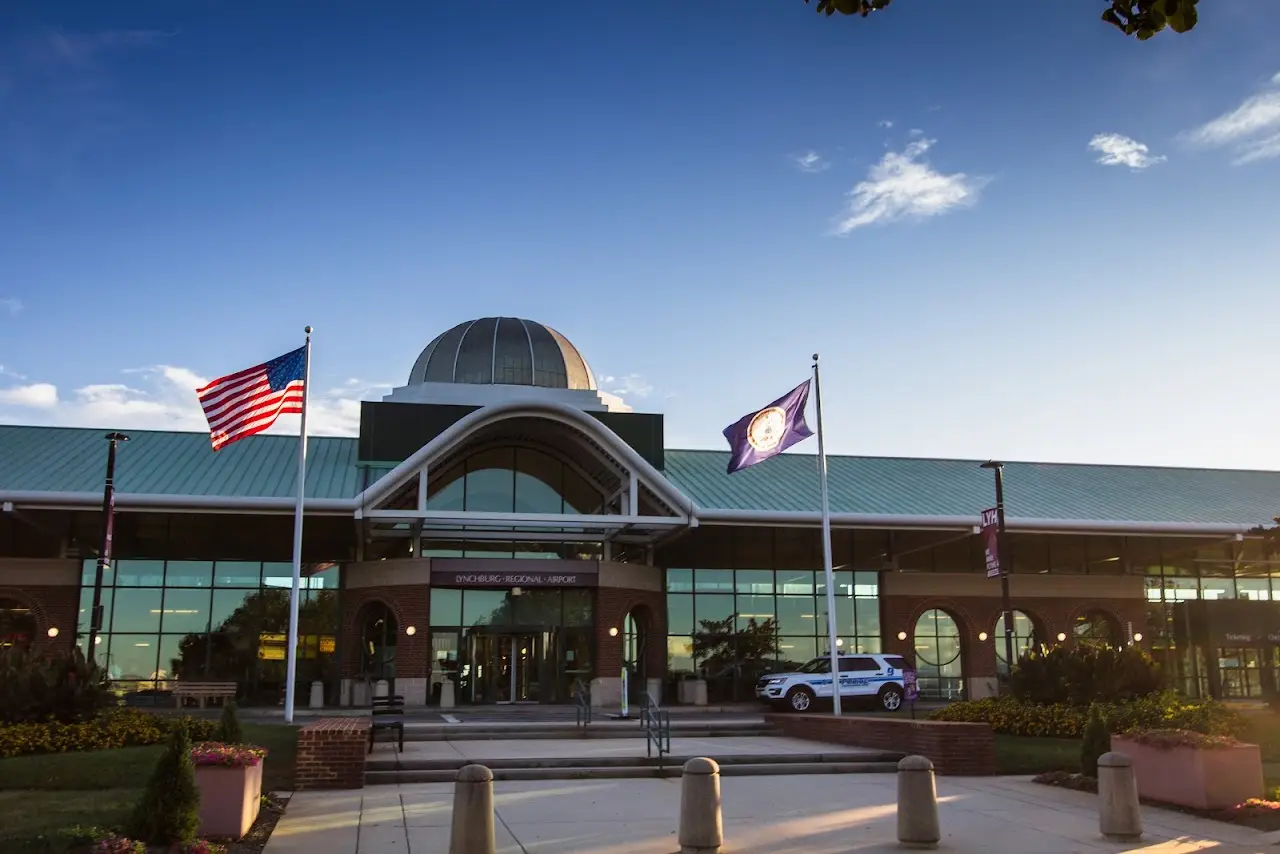 Lynchburg Regional Airport - Preston Glenn Field