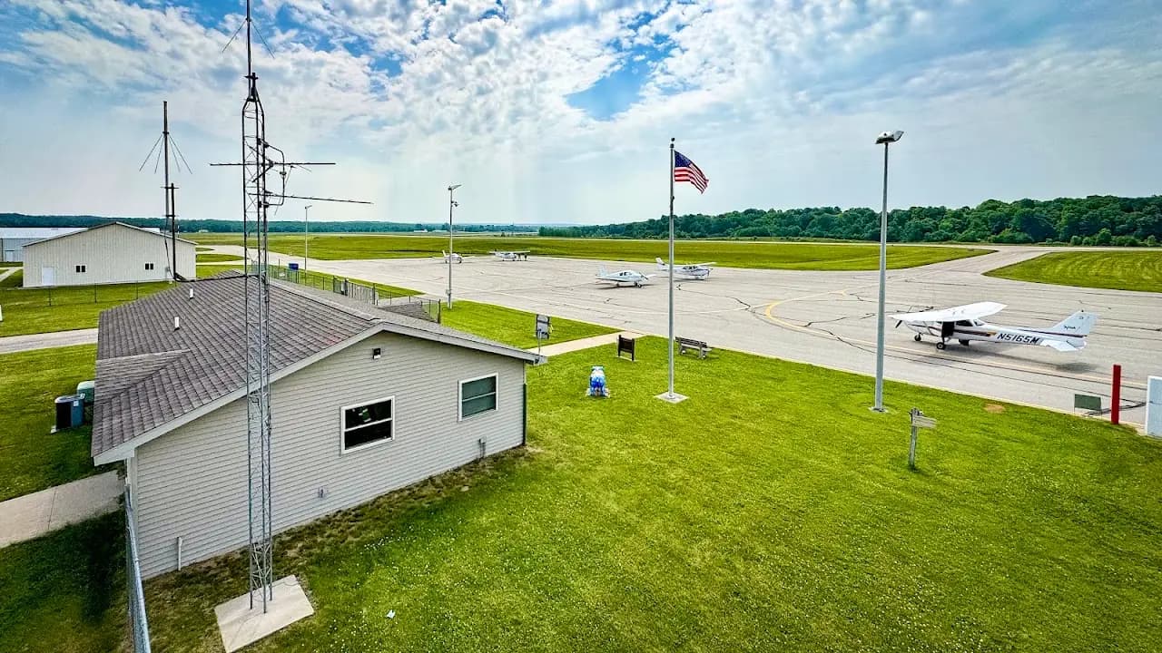 Roben Hood Airport