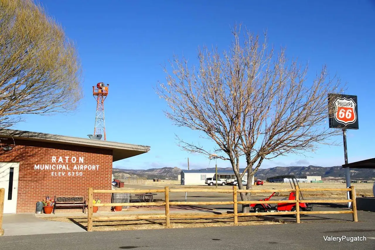 Raton Municipal Airport / Crews Field