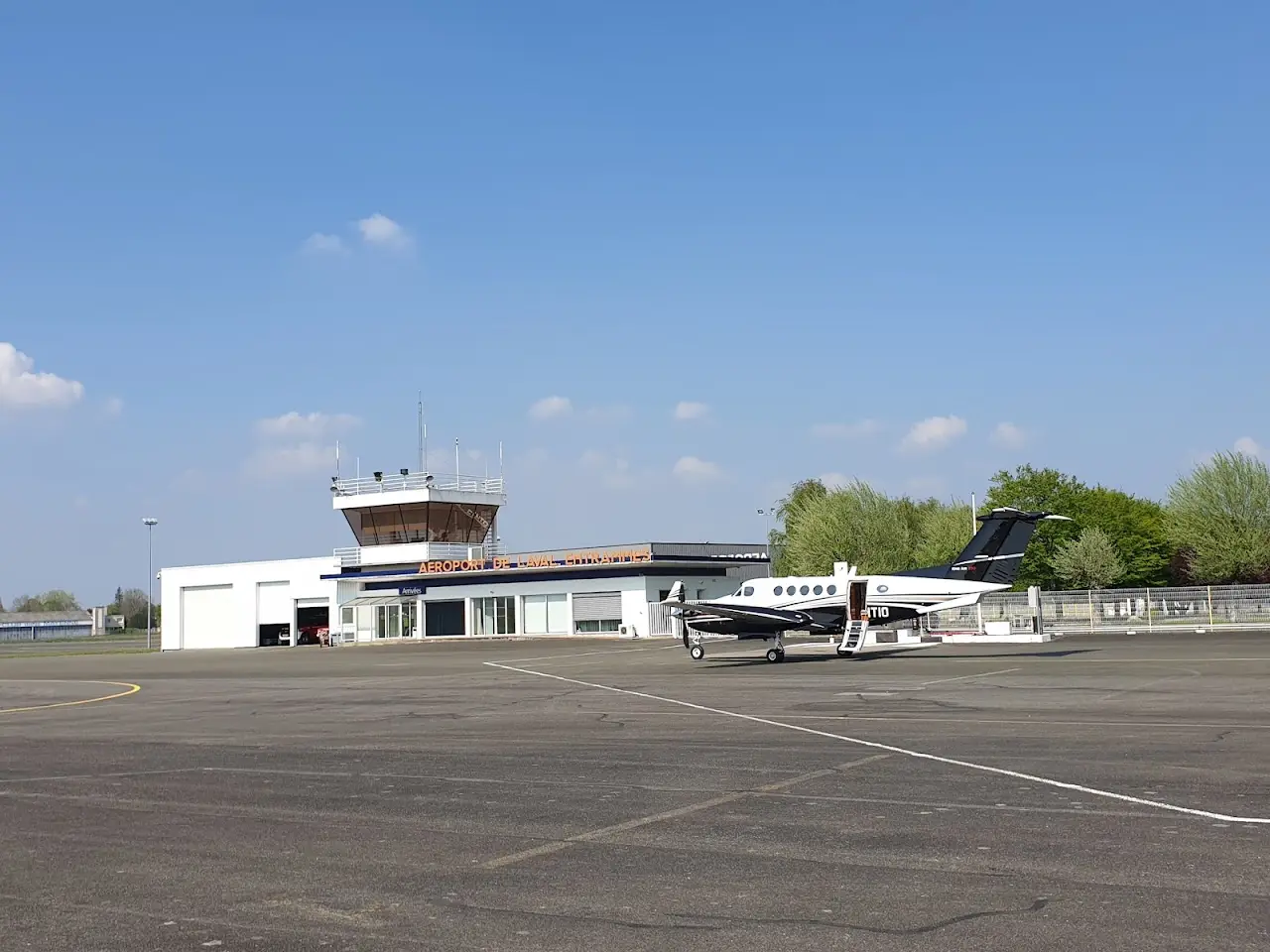 Laval-Entrammes Airport