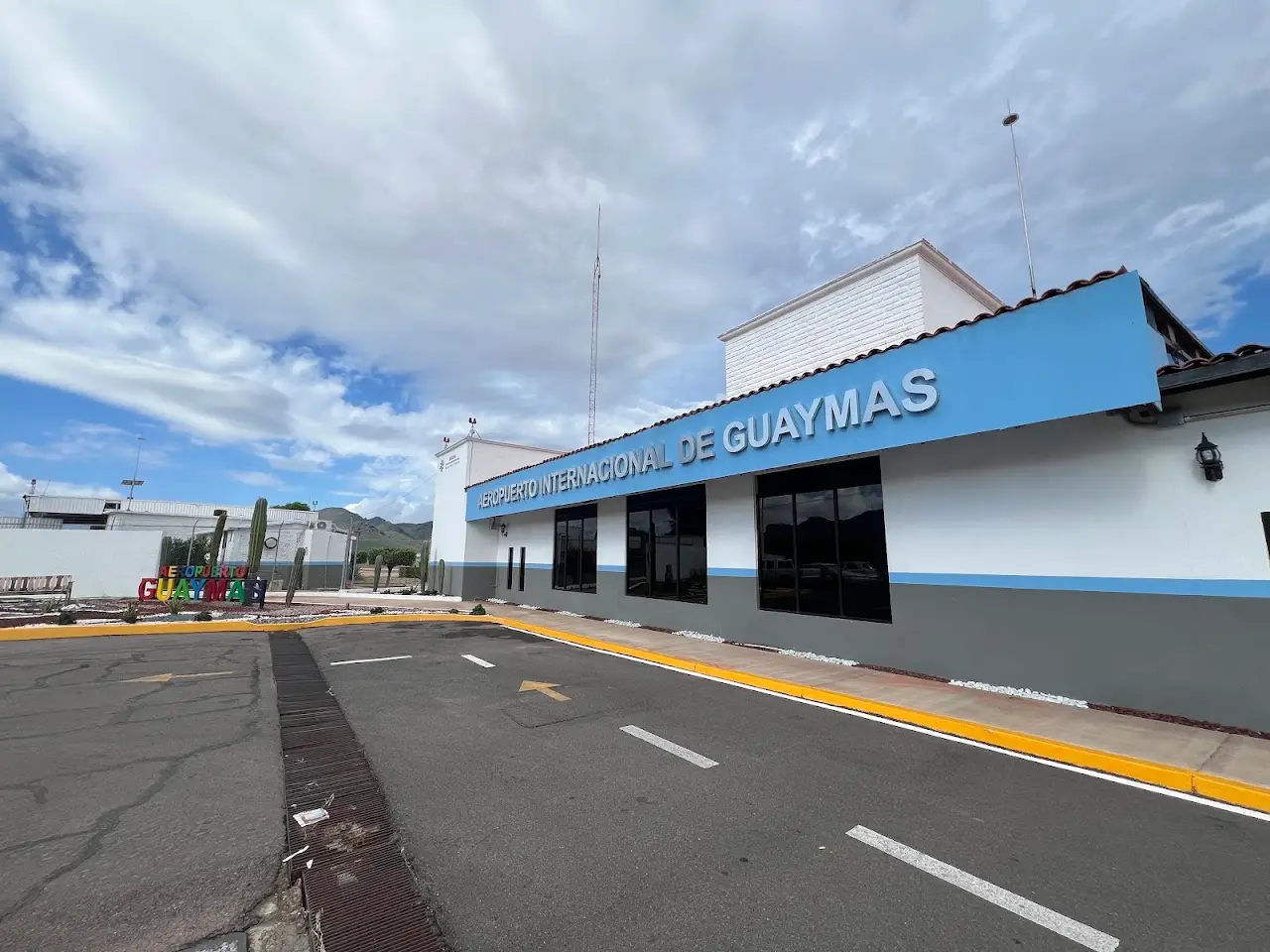 General José María Yáñez International Airport