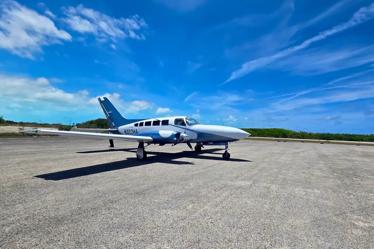 Deadman's Cay Airport