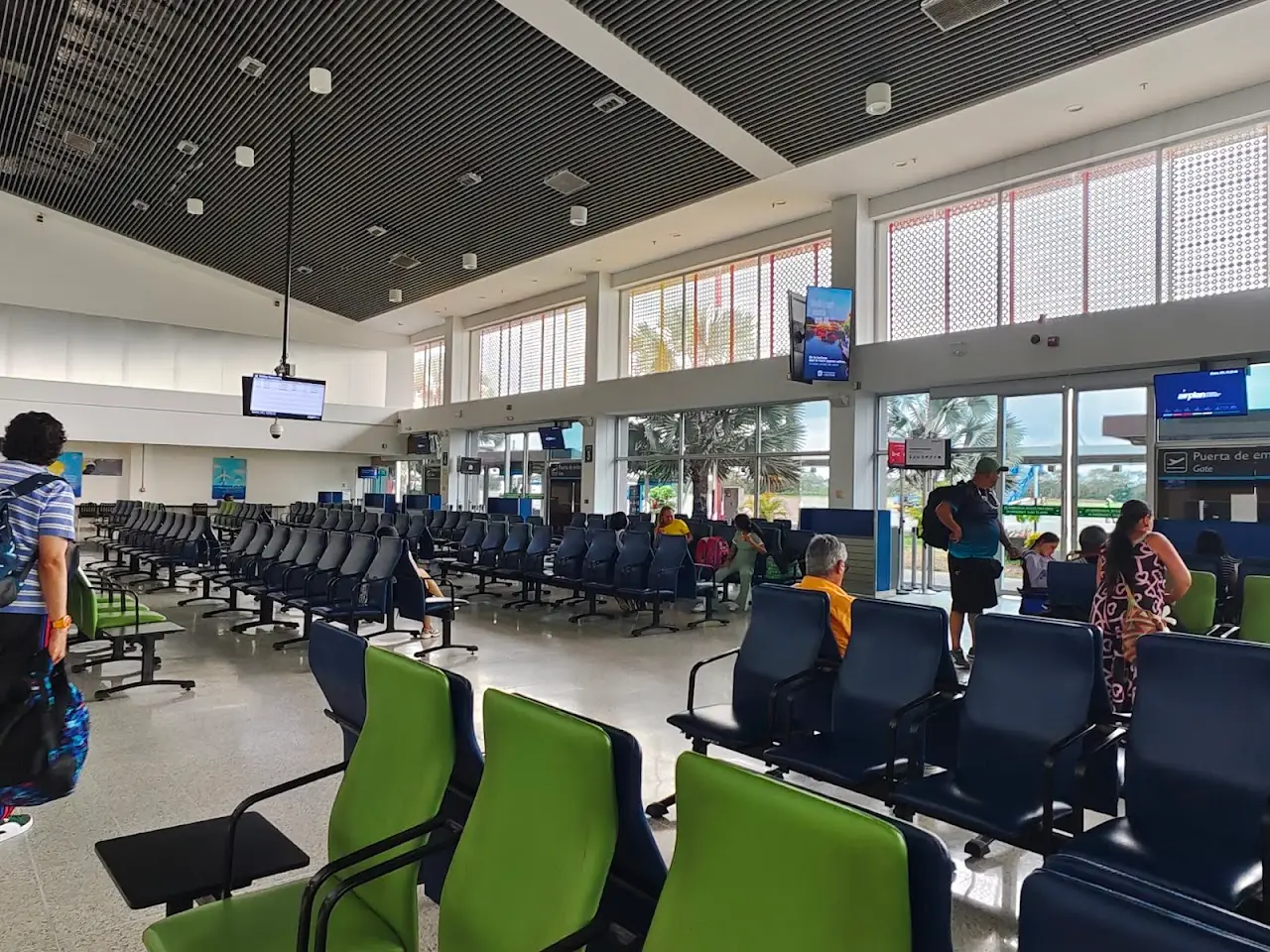 Los Garzones Airport