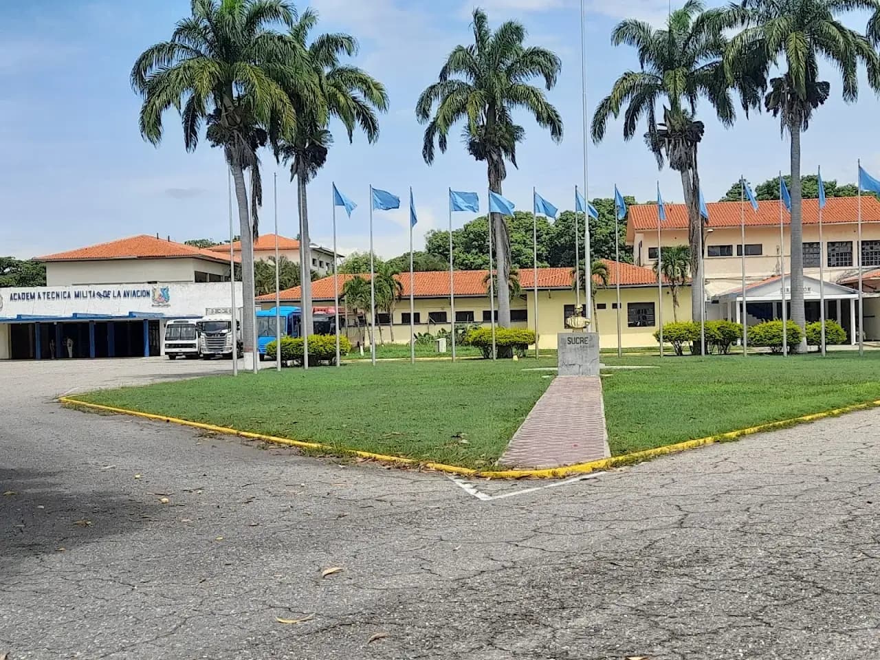 Escuela Mariscal Sucre Airport