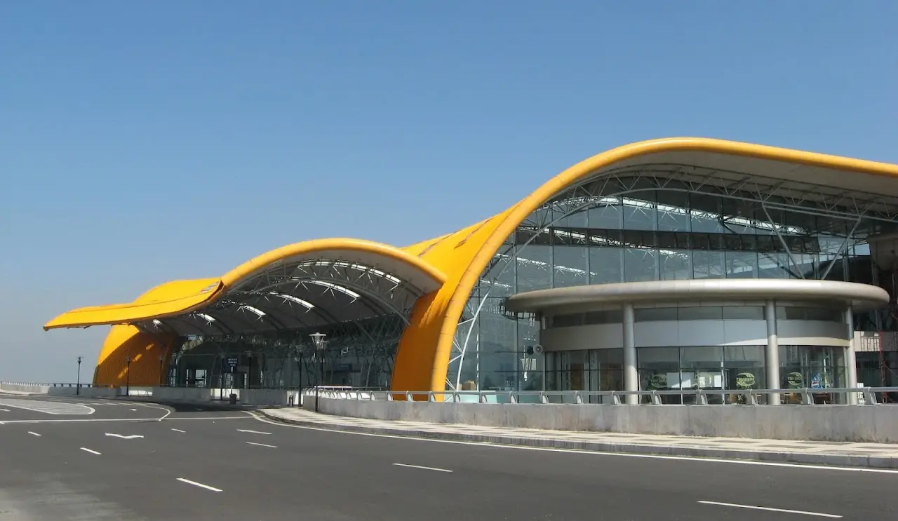 Lien Khuong Airport