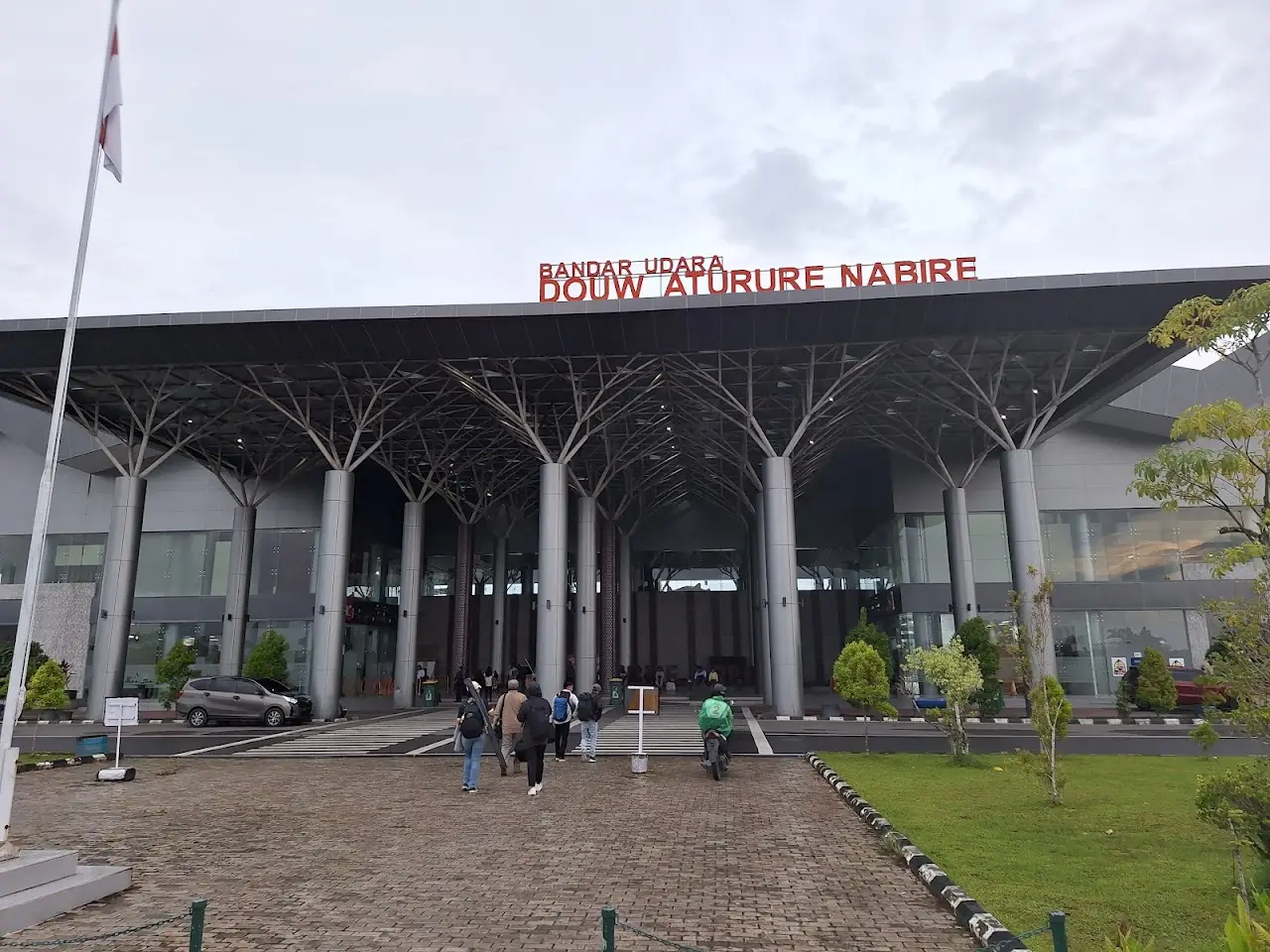 Douw Aturure Airport