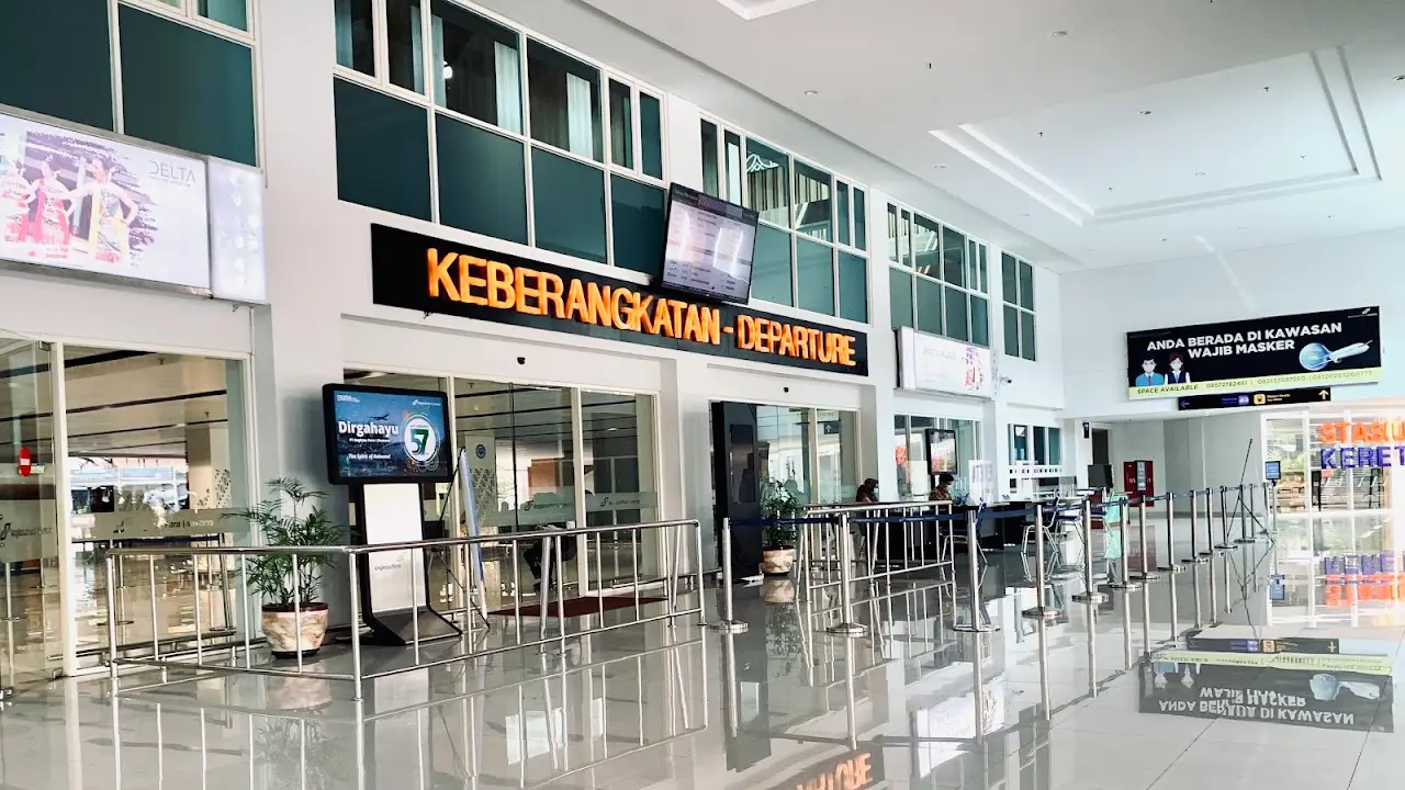 Adisoemarmo International Airport