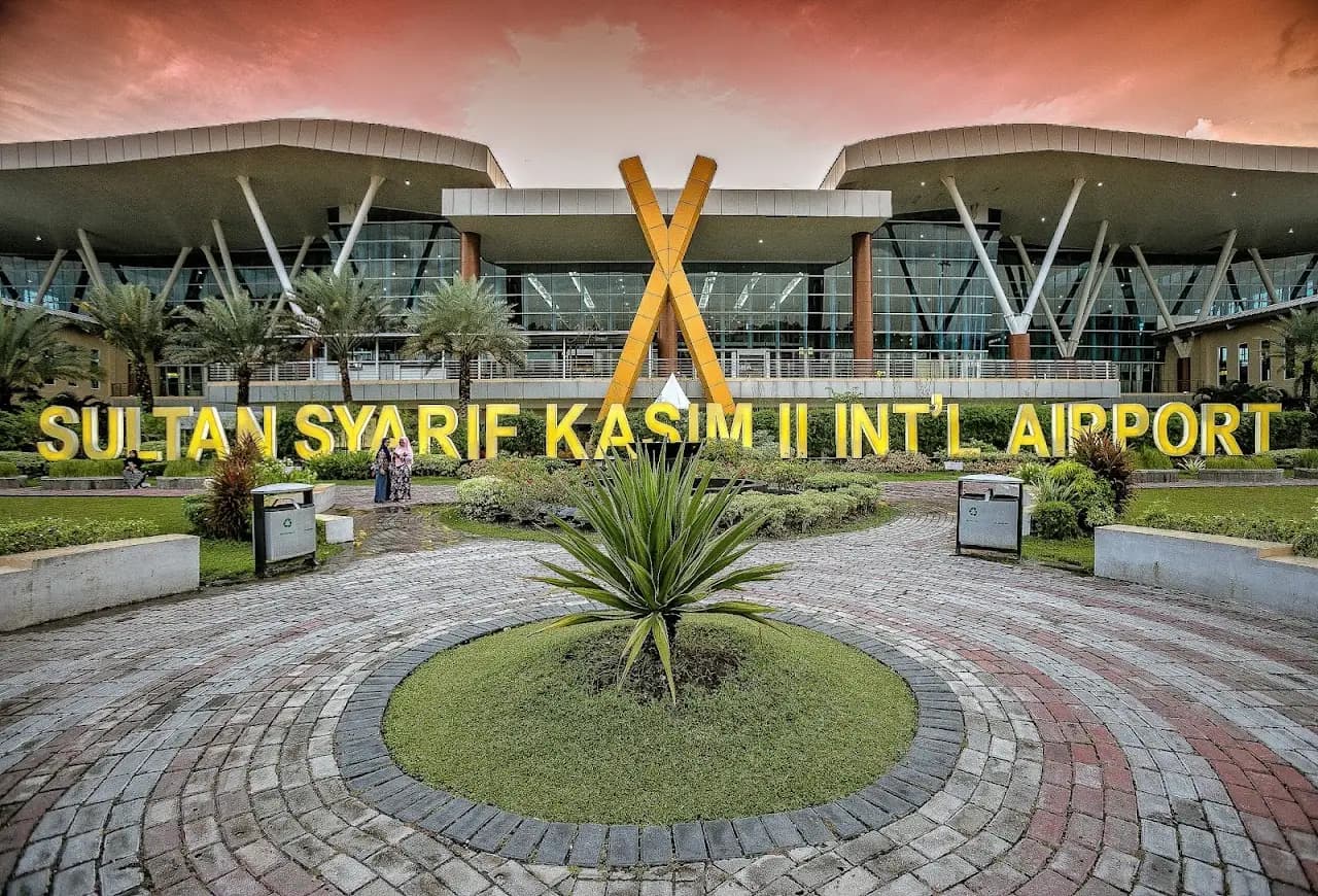 Sultan Syarif Kasim II International Airport / Roesmin Nurjadin AFB